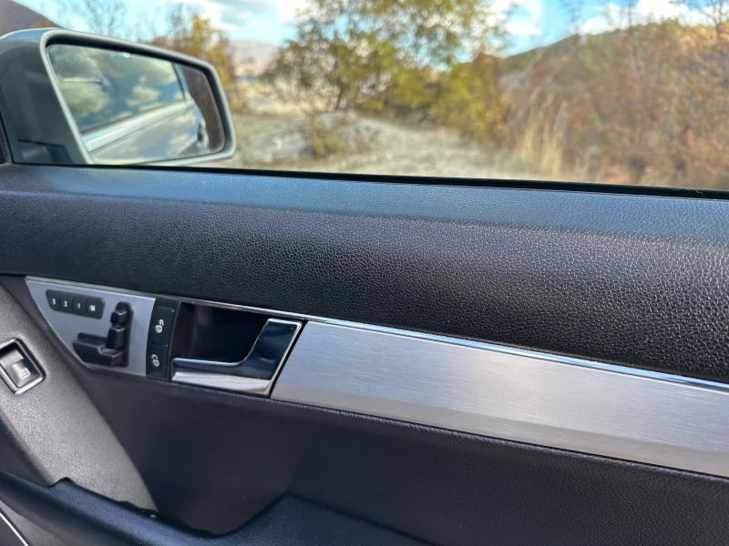 Mercedes-Benz 320, снимка 15 - Автомобили и джипове - 52312530