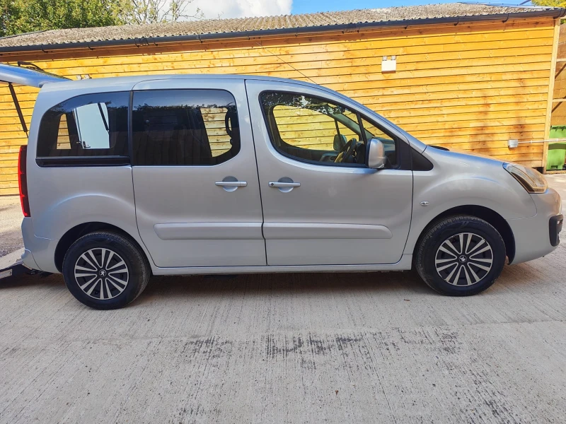 Peugeot Partner 1.6 Бензин , снимка 10 - Автомобили и джипове - 52458636