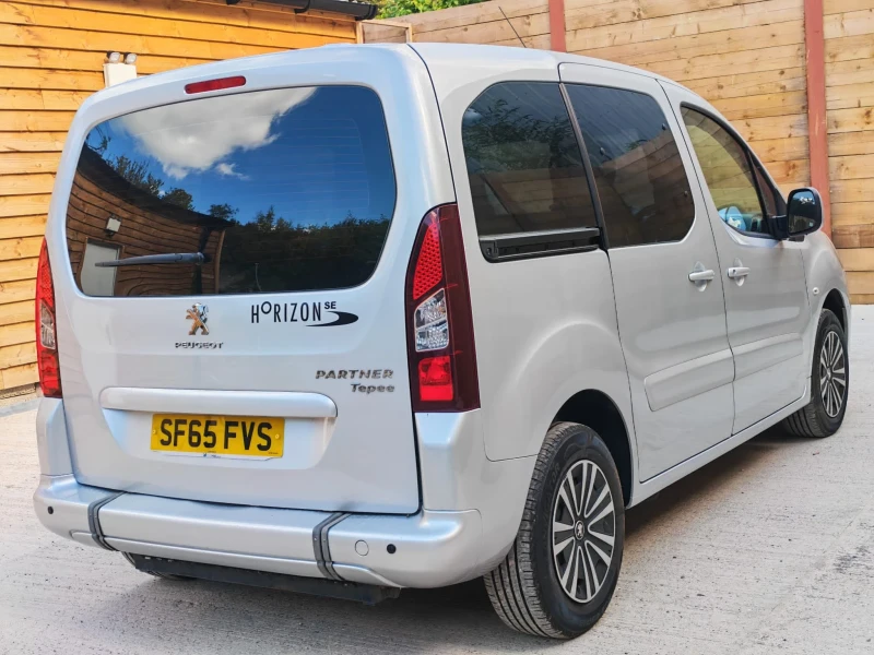 Peugeot Partner 1.6 Бензин , снимка 8 - Автомобили и джипове - 52458636