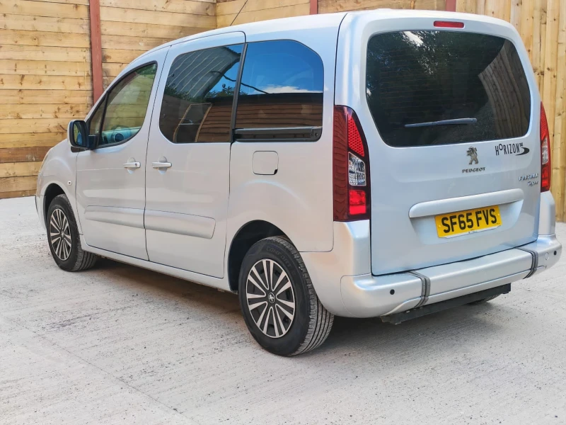 Peugeot Partner 1.6 Бензин , снимка 3 - Автомобили и джипове - 52458636