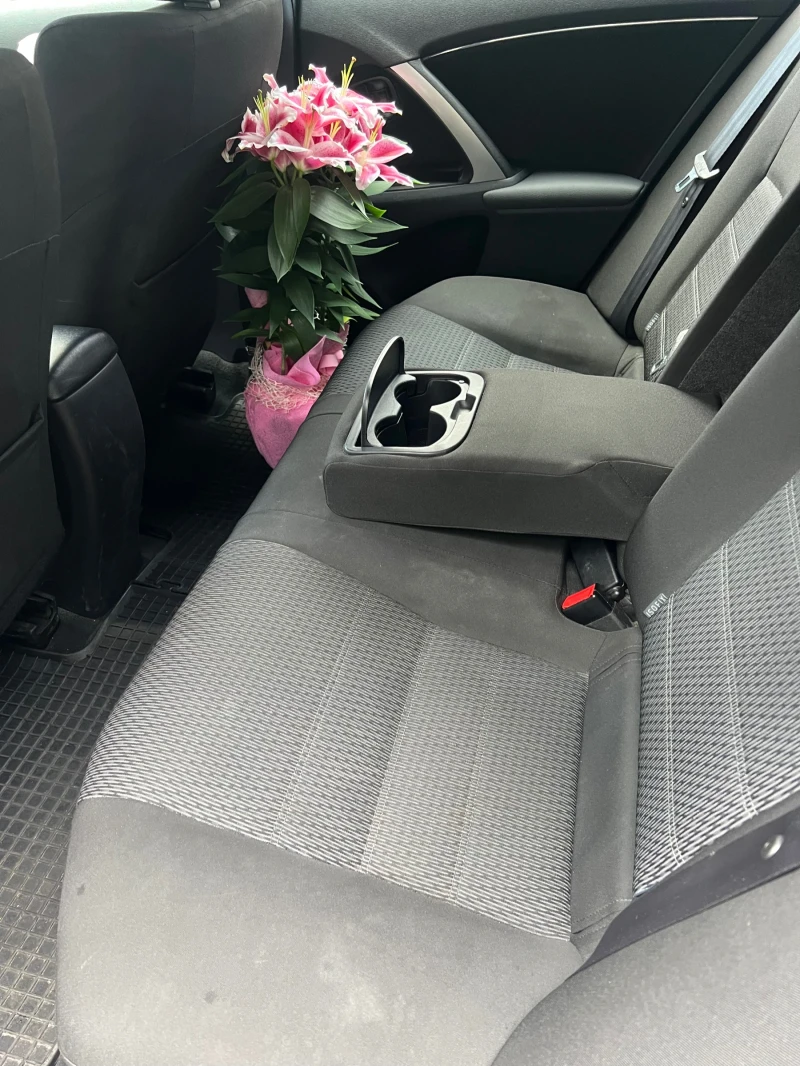 Toyota Avensis, снимка 10 - Автомобили и джипове - 52518067