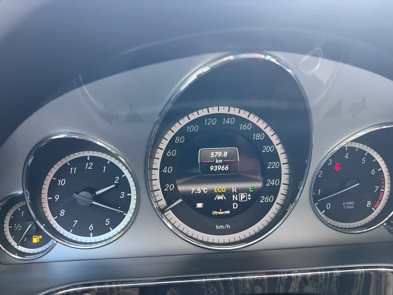 Mercedes-Benz E 300 90000км Япония, снимка 14 - Автомобили и джипове - 53044603