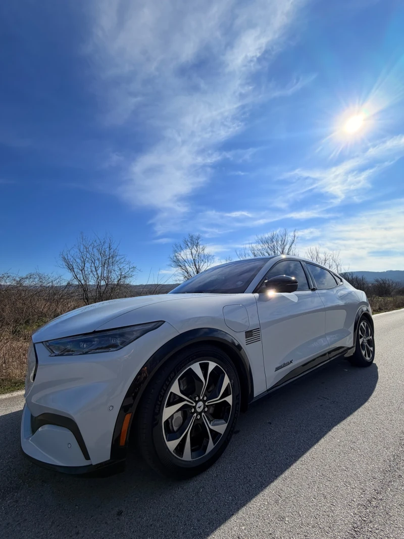 Ford Mustang Mach-E Premium Extended Range 91kWh  AWD 351к.с. 6700км. , снимка 2 - Автомобили и джипове - 53477358