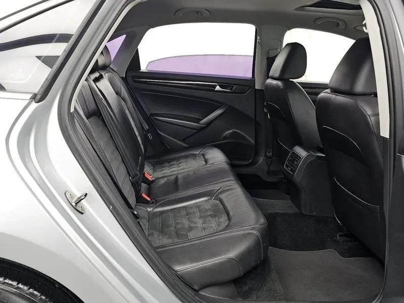 VW Passat 2.0 TDI, снимка 12 - Автомобили и джипове - 54298614