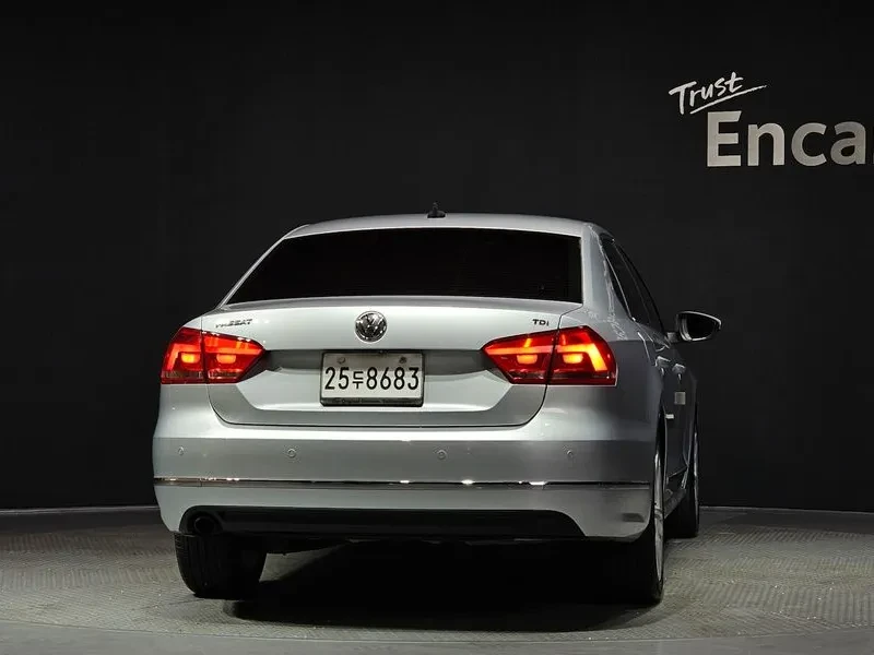 VW Passat 2.0 TDI, снимка 4 - Автомобили и джипове - 54298614