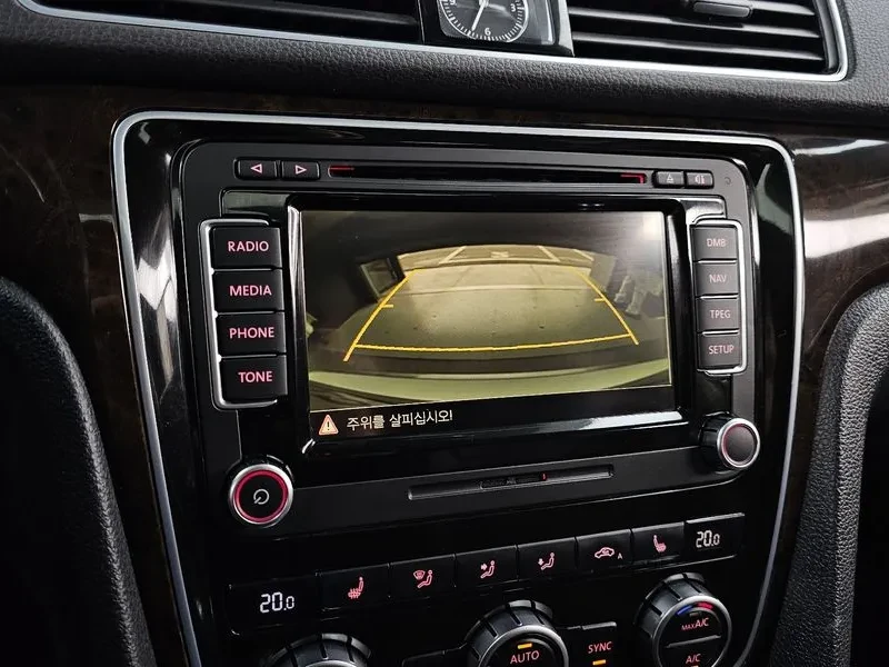 VW Passat 2.0 TDI, снимка 15 - Автомобили и джипове - 54298614