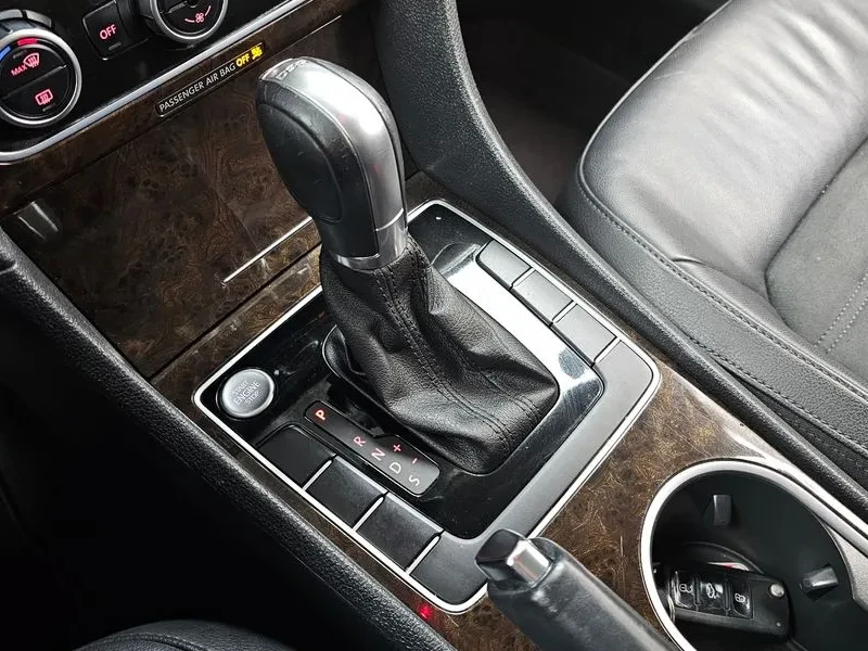 VW Passat 2.0 TDI, снимка 9 - Автомобили и джипове - 54298614