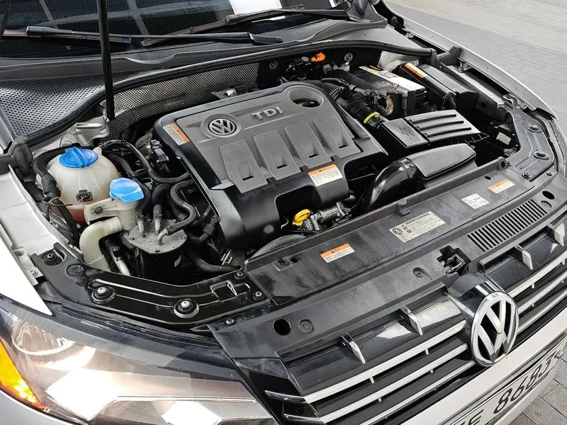 VW Passat 2.0 TDI, снимка 6 - Автомобили и джипове - 54298614