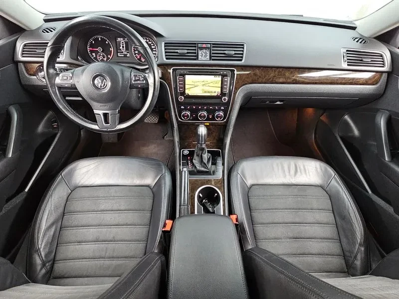 VW Passat 2.0 TDI, снимка 7 - Автомобили и джипове - 54298614