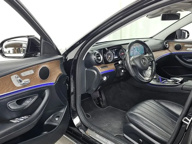 Mercedes-Benz E 220 D 4MATIC EXCLUSIVE, снимка 10 - Автомобили и джипове - 55008058
