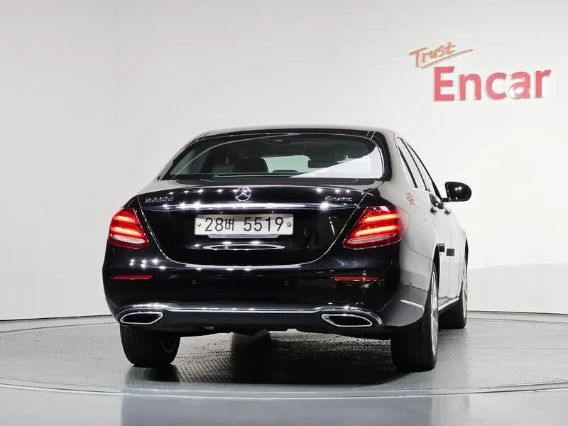 Mercedes-Benz E 220 D 4MATIC EXCLUSIVE, снимка 4 - Автомобили и джипове - 55008058