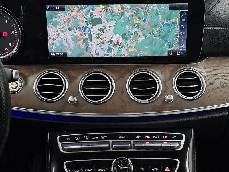 Mercedes-Benz E 220 D 4MATIC EXCLUSIVE, снимка 14 - Автомобили и джипове - 55008058