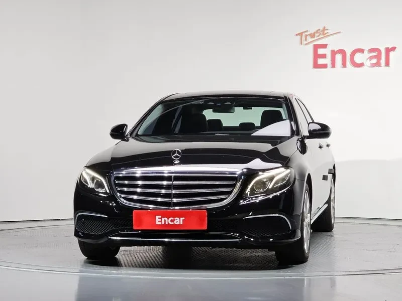 Mercedes-Benz E 220 D 4MATIC EXCLUSIVE, снимка 3 - Автомобили и джипове - 55008058