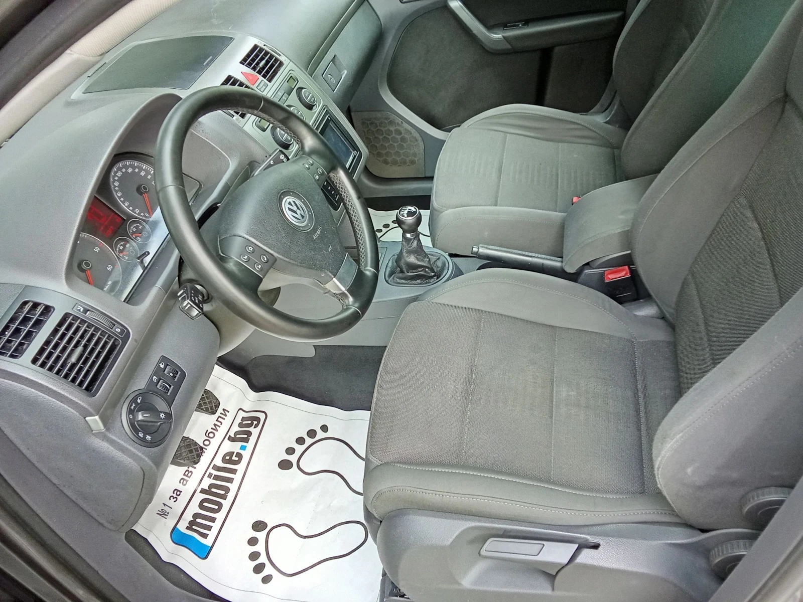 VW Touran 2.0 TDI-BMM-140k.c.- 6 СКОРОСТИ | Mobile.bg — изображение 12