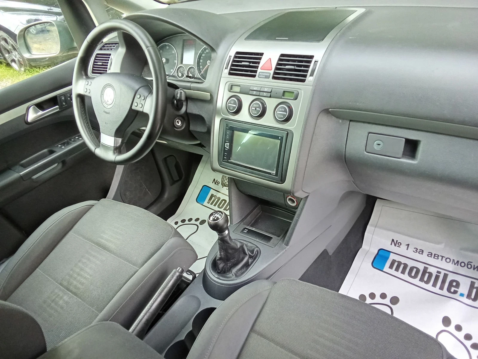 VW Touran 2.0 TDI-BMM-140k.c.- 6 СКОРОСТИ | Mobile.bg — изображение 16