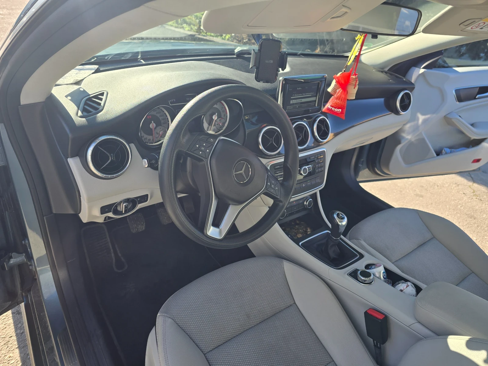 Mercedes-Benz CLA 180  Blue metalic, Face, Navi, Leder, 2keys, 51k Km - изображение 8