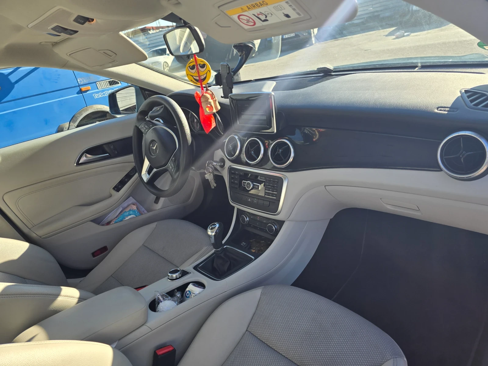 Mercedes-Benz CLA 180  Blue metalic, Face, Navi, Leder, 2keys, 51k Km - изображение 10