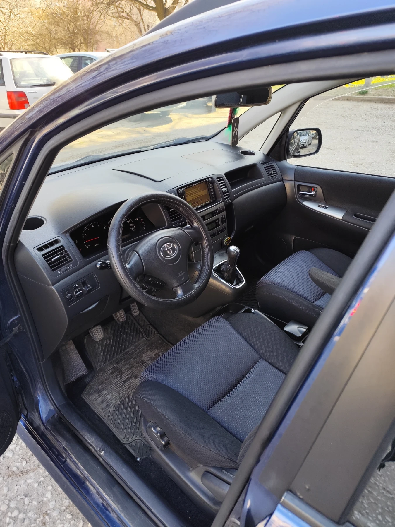 Toyota Corolla verso, снимка 7 - Автомобили и джипове - 53756096