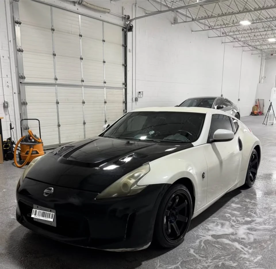 Nissan 370Z * Invidia exhaust * Vented hood * LSD* 