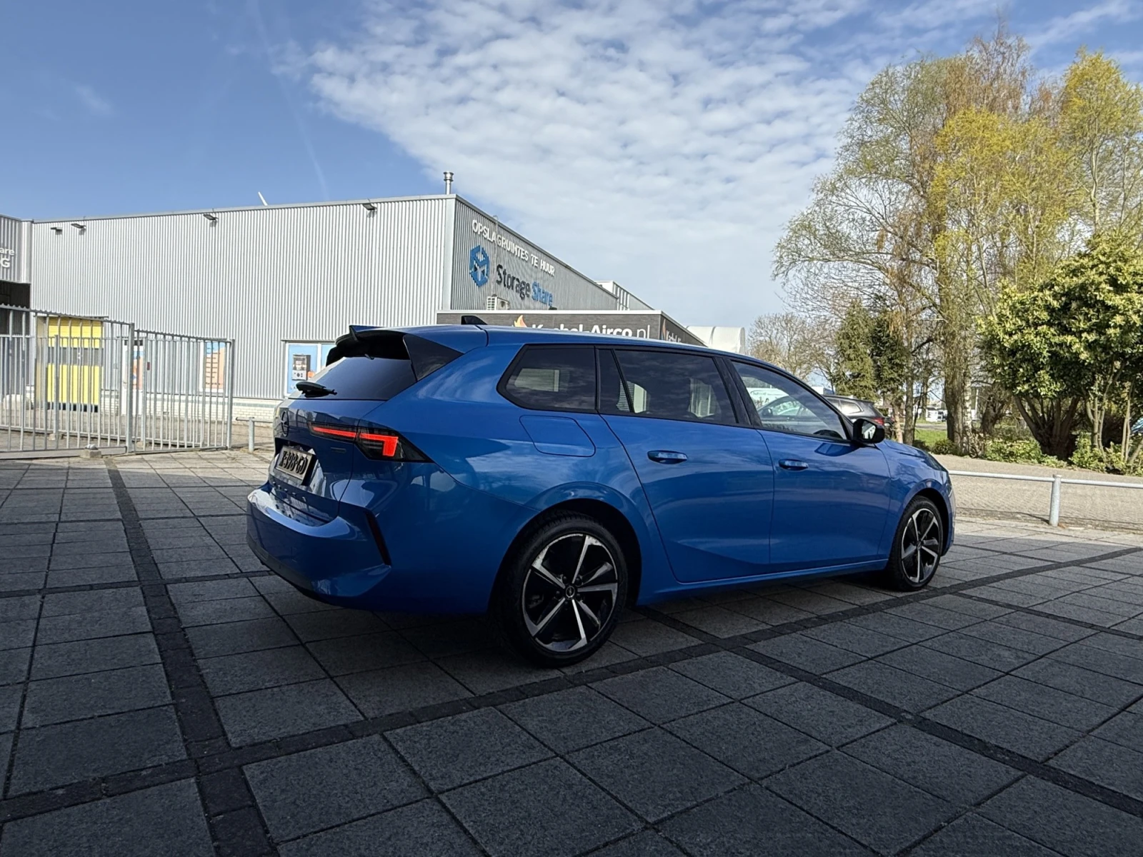 Opel Astra  Sports Tourer 1.6 Business, снимка 4 - Автомобили и джипове - 54414405