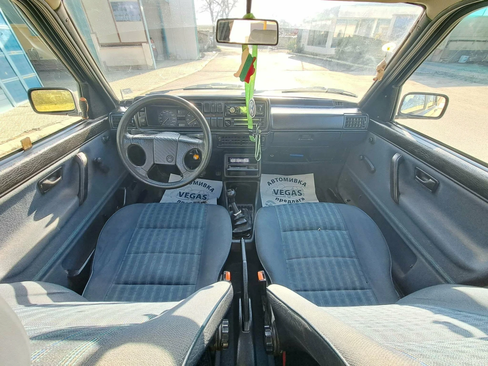 VW Golf 1.6 75кс, снимка 6 - Автомобили и джипове - 55571521