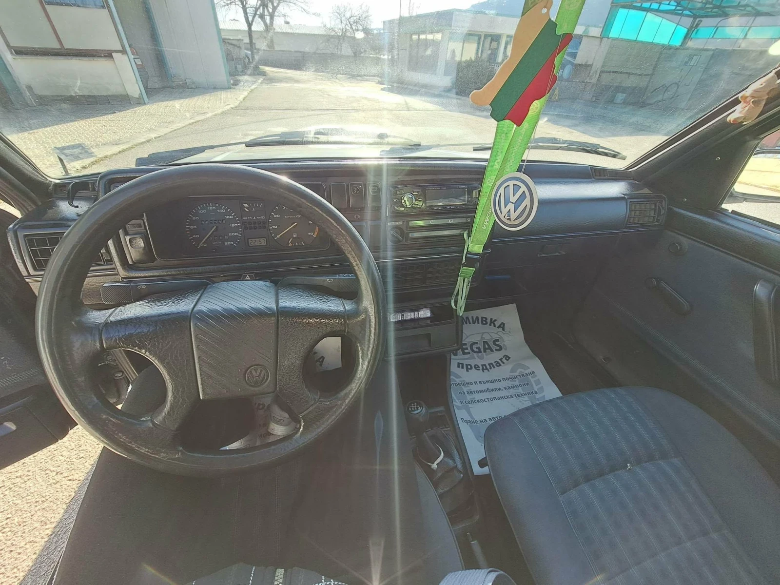 VW Golf 1.6 75кс, снимка 7 - Автомобили и джипове - 55571521