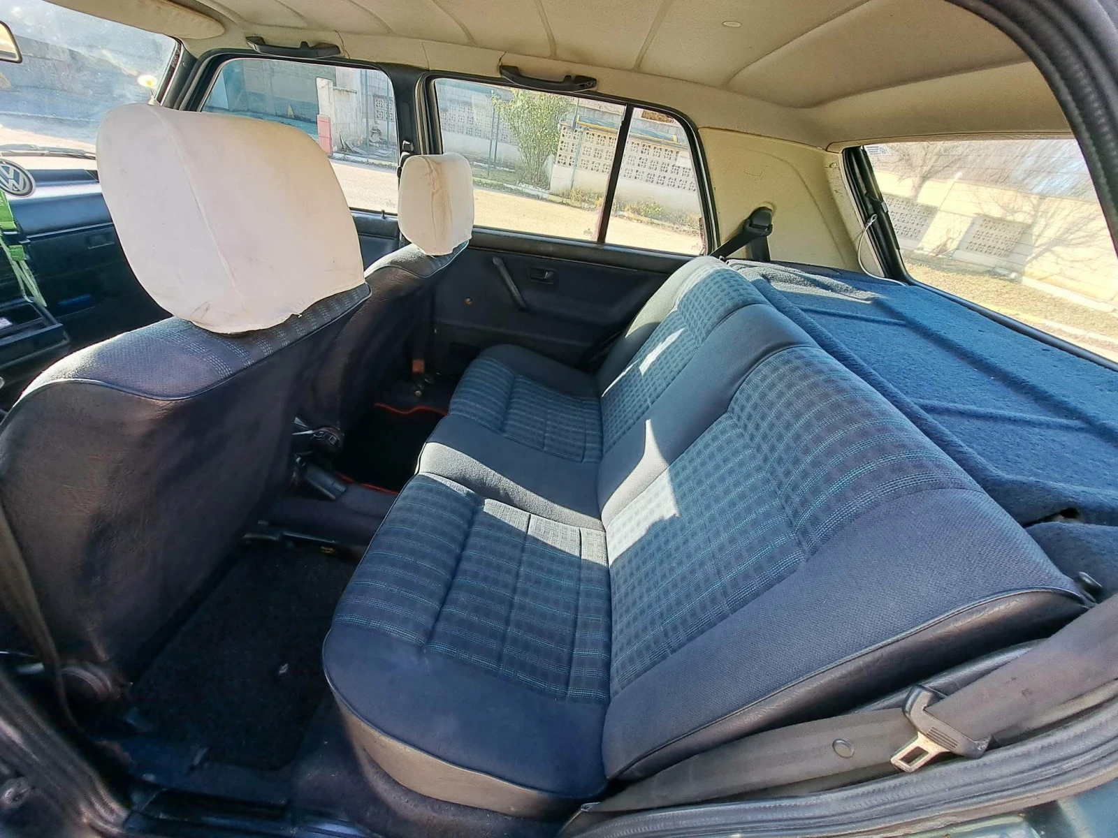 VW Golf 1.6 75кс, снимка 8 - Автомобили и джипове - 55571521
