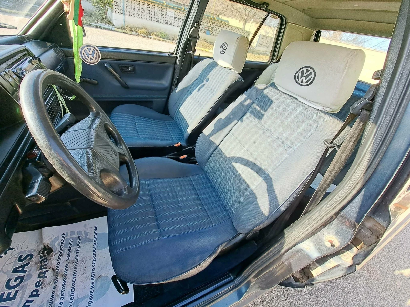 VW Golf 1.6 75кс, снимка 5 - Автомобили и джипове - 55571521