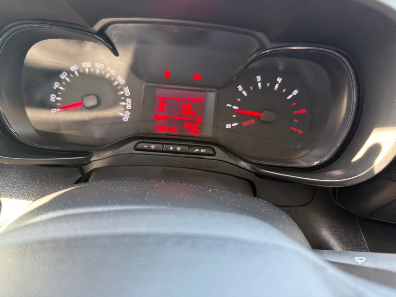 Citroen Berlingo 1.5 BLUEHDI, снимка 12 - Автомобили и джипове - 56429343