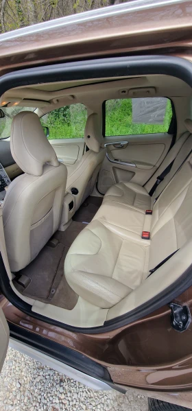 Volvo XC60 2.5 D5, снимка 3