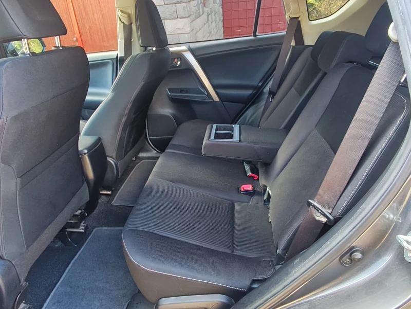 Toyota Rav4 4x4 2.2 D4D 150к.с 6 скорости , снимка 11 - Автомобили и джипове - 52565700