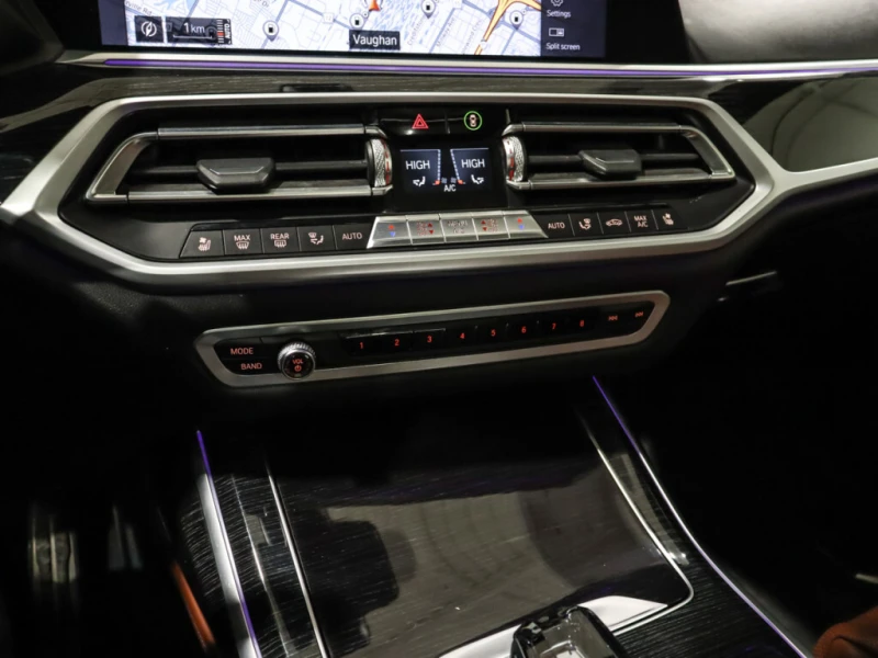 BMW X7 xDrive40i///M SWAROVSKI/ОБДУХВАНЕ/ВАУУМ/МАСАЖ/FULL, снимка 12 - Автомобили и джипове - 53281159