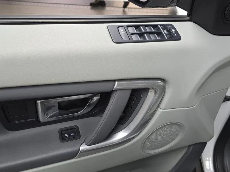 Land Rover Discovery Sport 2.0 Td4 Se, снимка 17 - Автомобили и джипове - 55690967