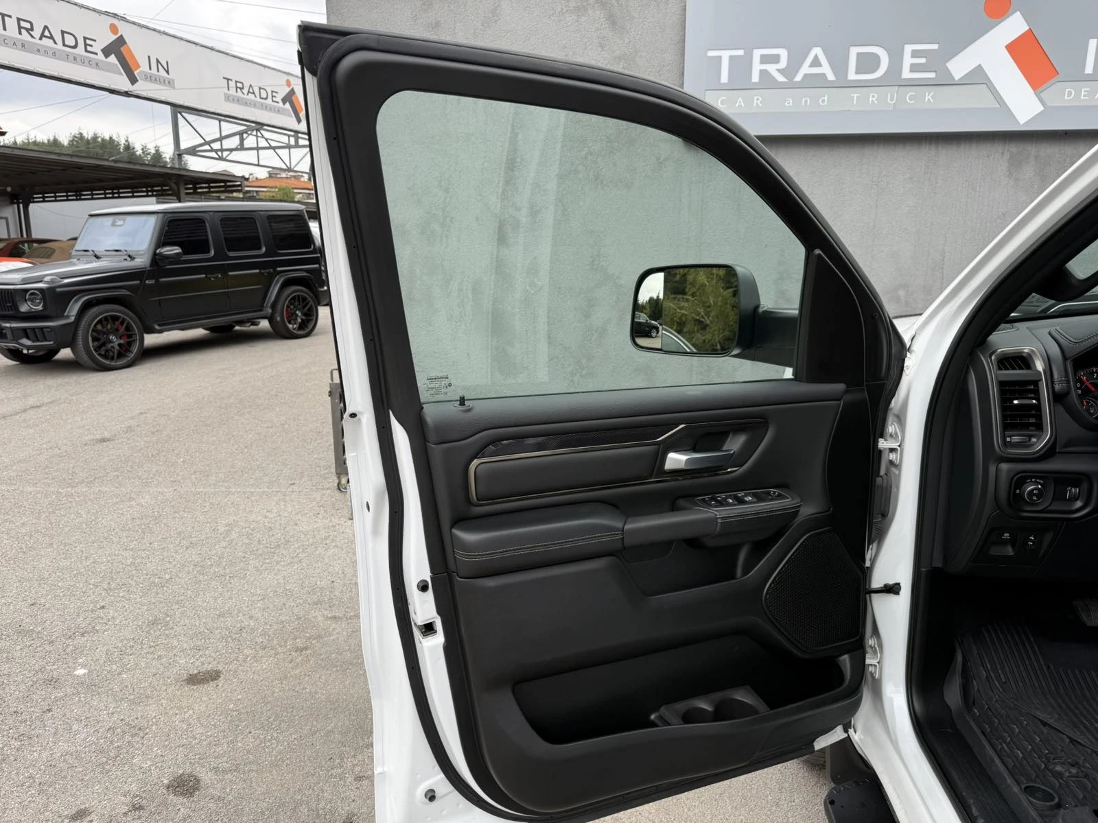 Dodge RAM 1500 5.7L CREW CAB LONG SPORT NIGHT EDITION - изображение 8