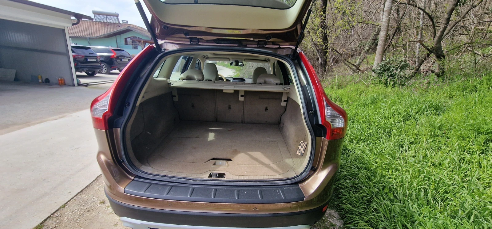 Volvo XC60 2.5 D5, снимка 2 - Автомобили и джипове - 54195574