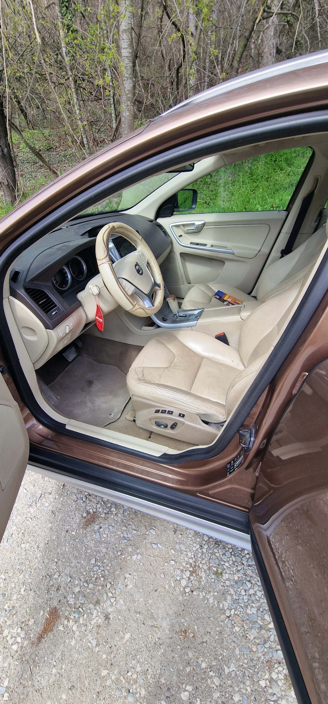 Volvo XC60 2.5 D5, снимка 4 - Автомобили и джипове - 54195574