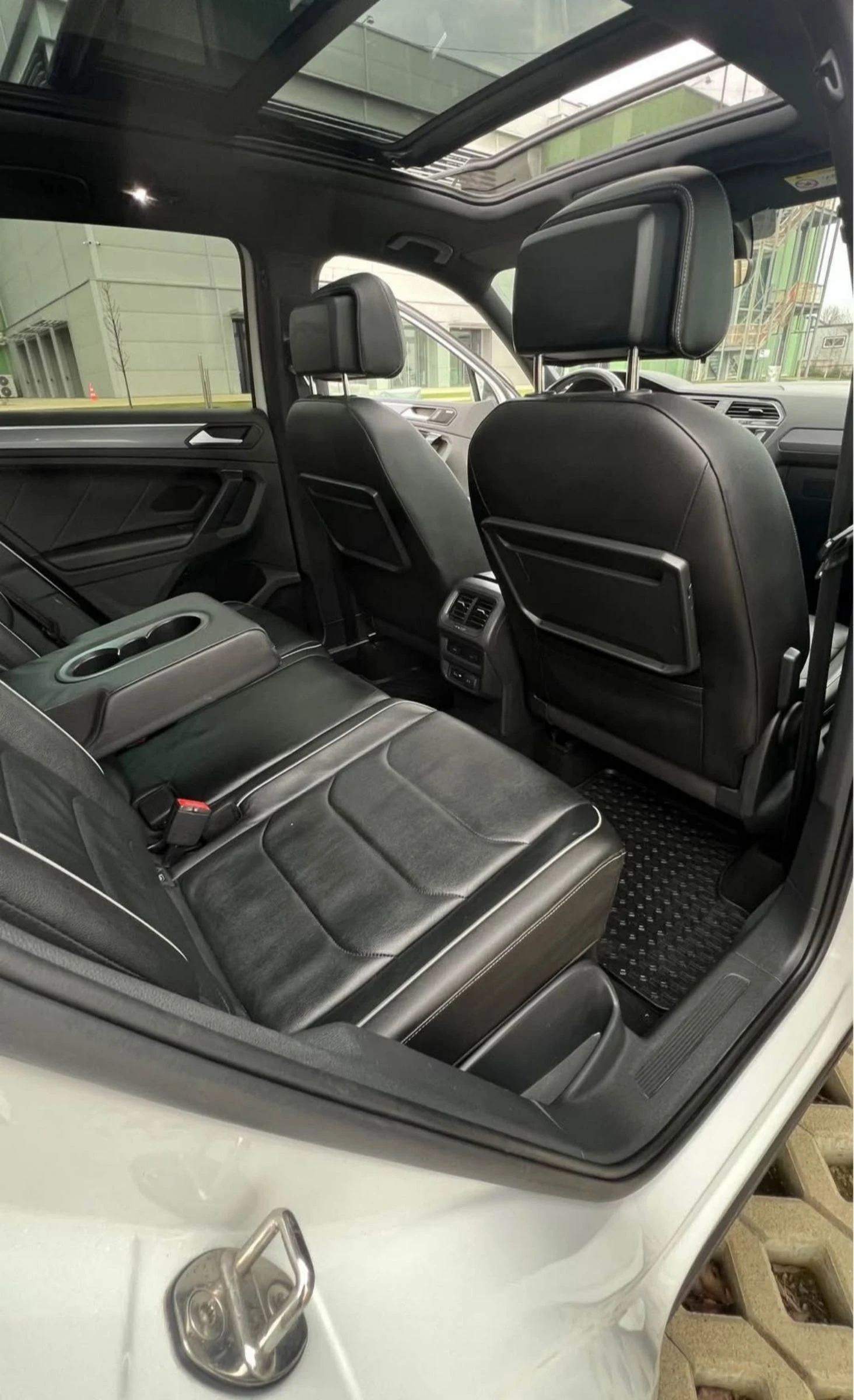 VW Tiguan R LINE, 4 MOTION, снимка 9 - Автомобили и джипове - 54297038