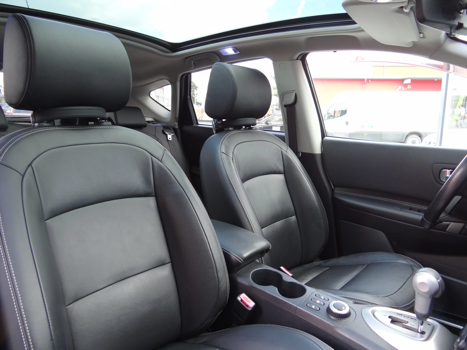 Nissan Qashqai 2.0dci/4x4/Auto/Koja/Navi/Camera360/Xenon/Panorama | Mobile.bg � ����������� 13