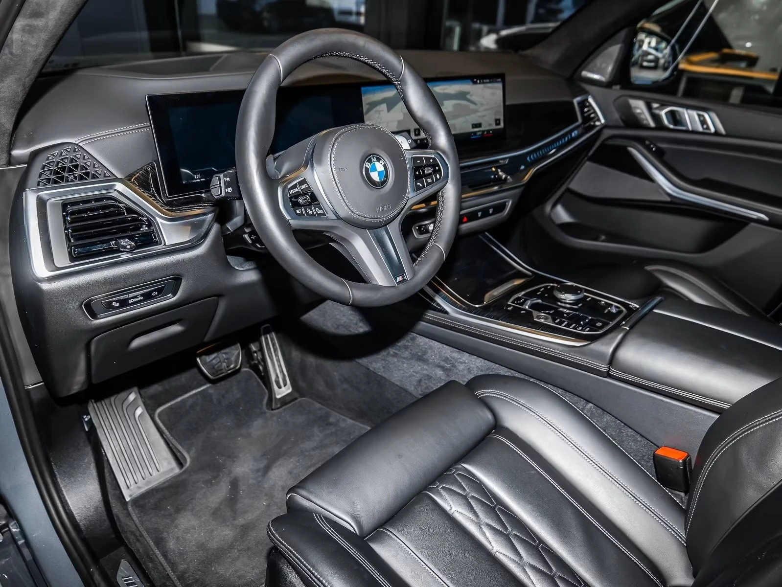 BMW X7 xDrive40d/352HP/M-SPORT/PANO/HUD/360/H&K/MEMO/531q, снимка 7 - Автомобили и джипове - 55404810
