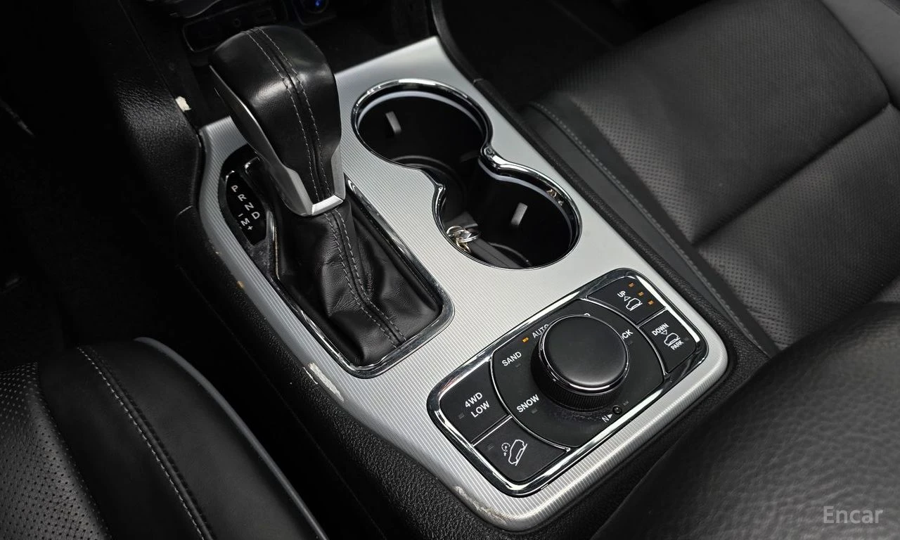 Jeep Grand cherokee 3.6* V6* 8ZF* SUMMIT* ДИСТРОНИК* ОБДУХВАНЕ* LANE* , снимка 10 - Автомобили и джипове - 55522431