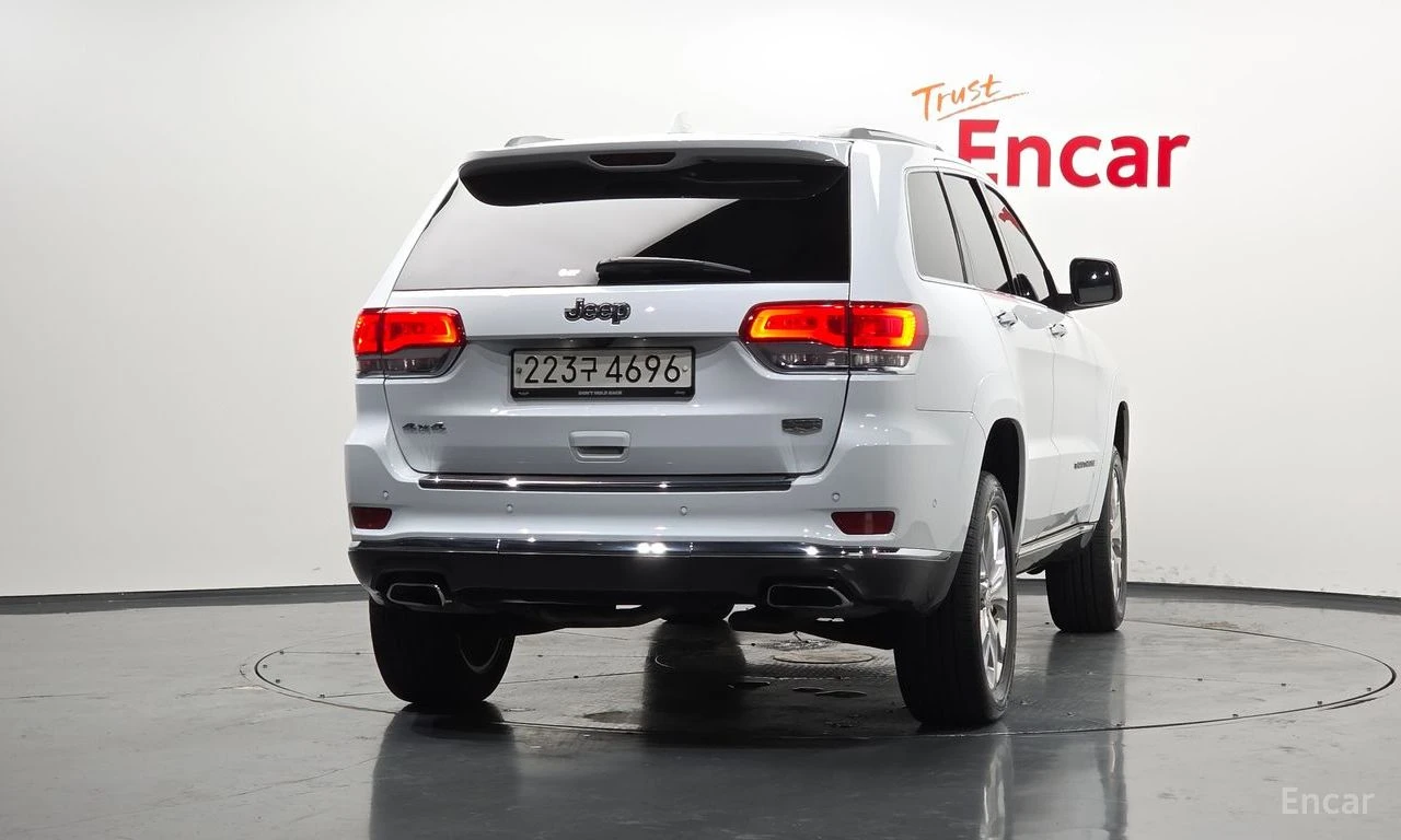 Jeep Grand cherokee 3.6* V6* 8ZF* SUMMIT* ДИСТРОНИК* ОБДУХВАНЕ* LANE* , снимка 4 - Автомобили и джипове - 55522431