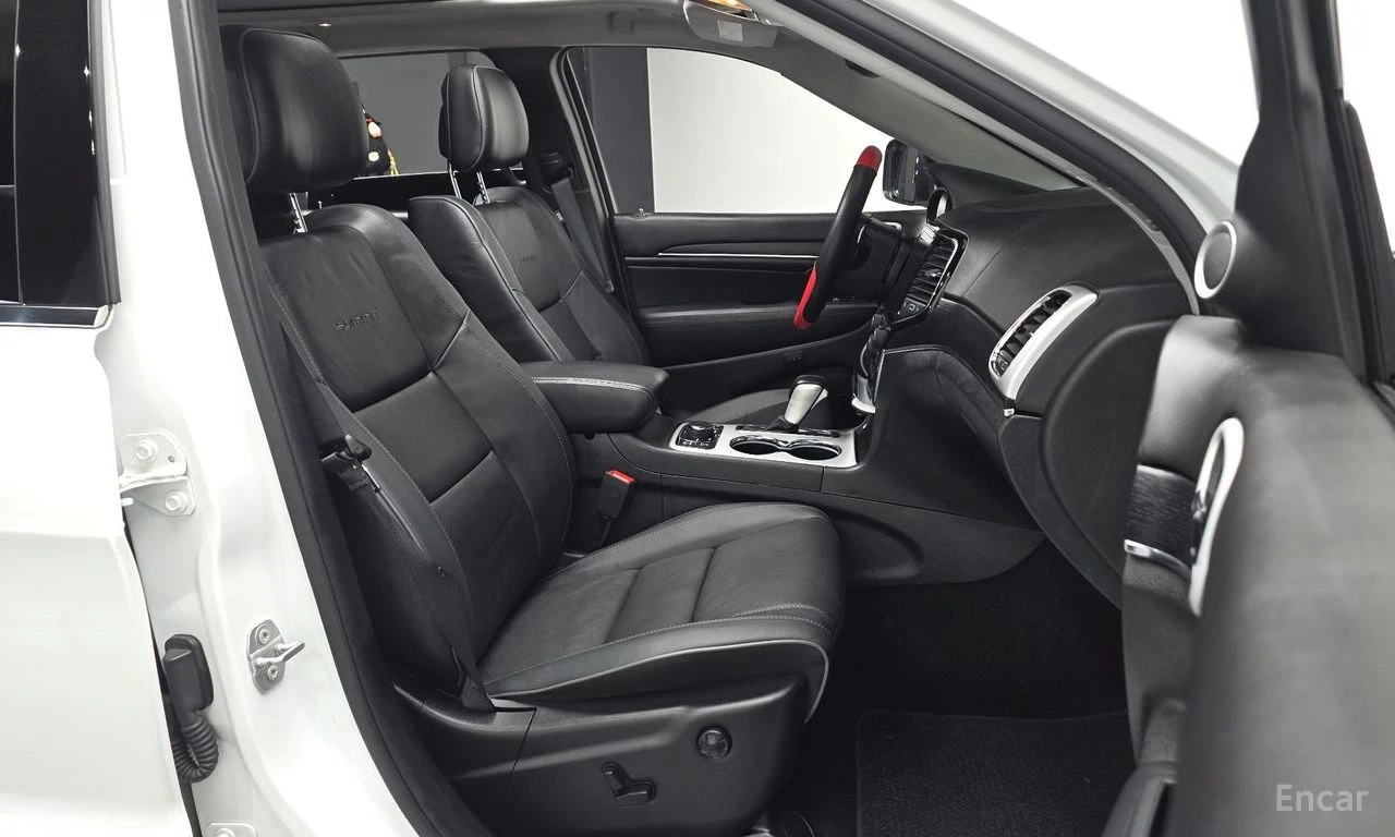Jeep Grand cherokee 3.6* V6* 8ZF* SUMMIT* ДИСТРОНИК* ОБДУХВАНЕ* LANE* , снимка 13 - Автомобили и джипове - 55522431