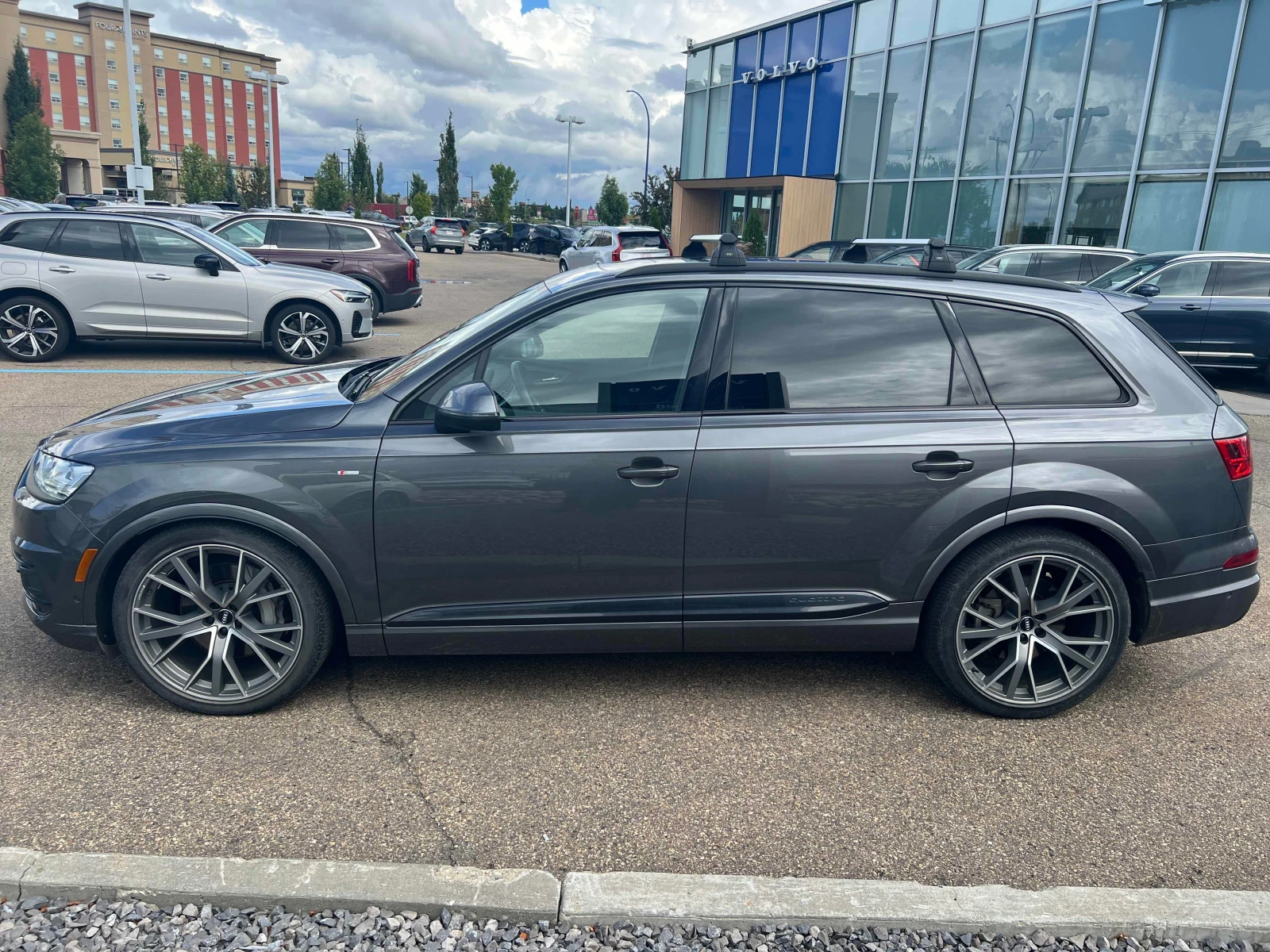 Audi Q7 Technik / 360 / DIS / HUD / BOSE / ОБДУХВАНЕ  , снимка 2 - Автомобили и джипове - 55948222