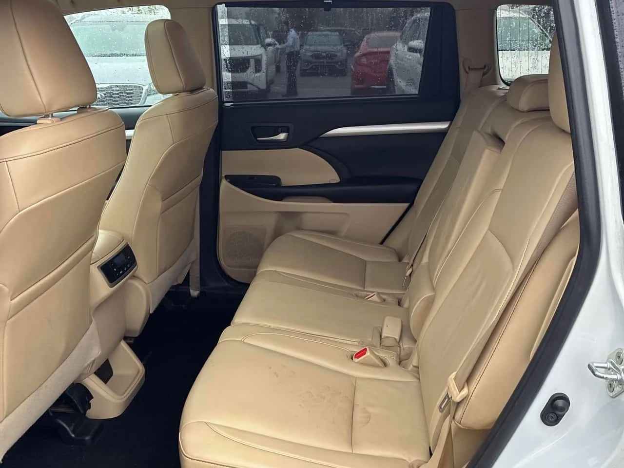 Toyota Highlander  XLE / CARFAX / ЦЕНА ДО БЪЛГАРИЯ , снимка 13 - Автомобили и джипове - 56323601
