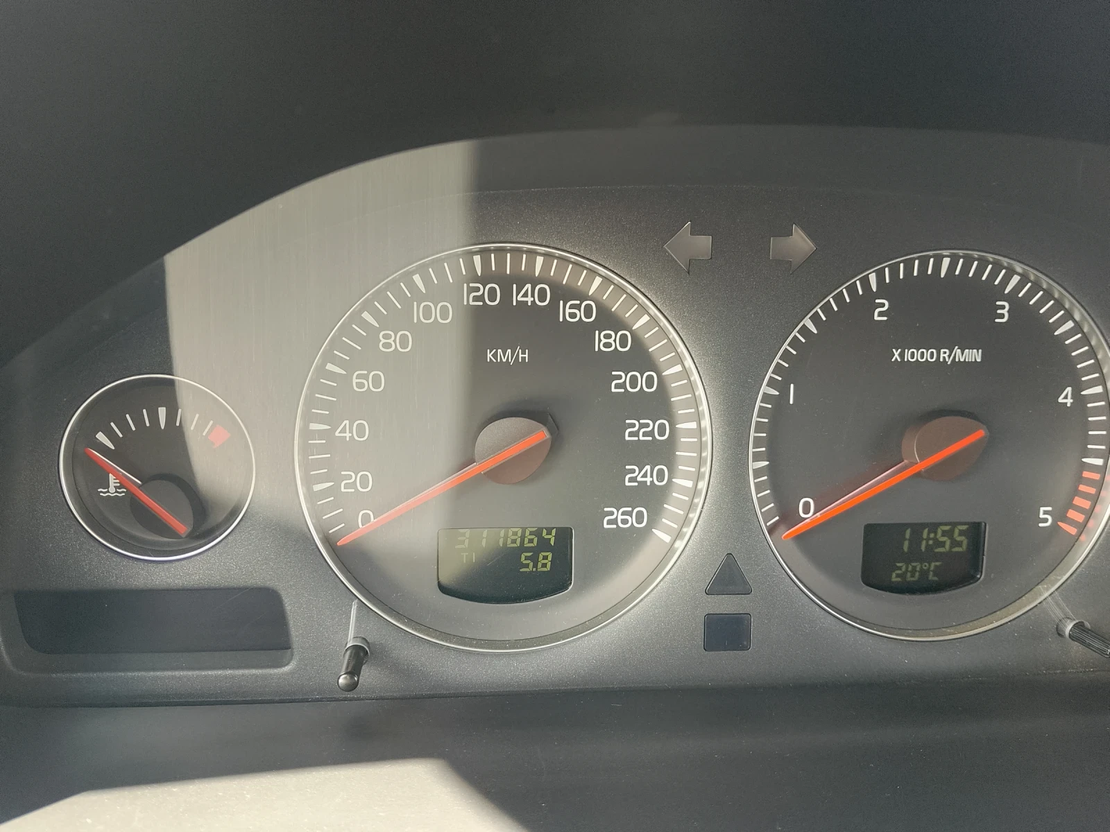 Volvo Xc90 2.4, снимка 10 - Автомобили и джипове - 56335492