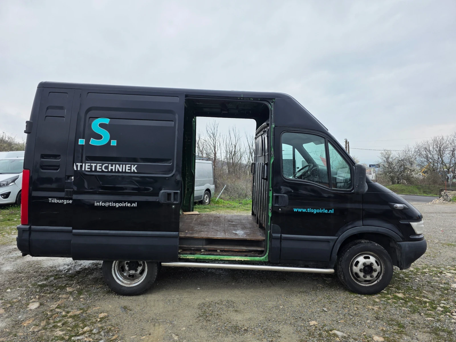 Iveco Daily 3.0  N1 Б категория 6 скорости, снимка 6 - Бусове и автобуси - 54087775