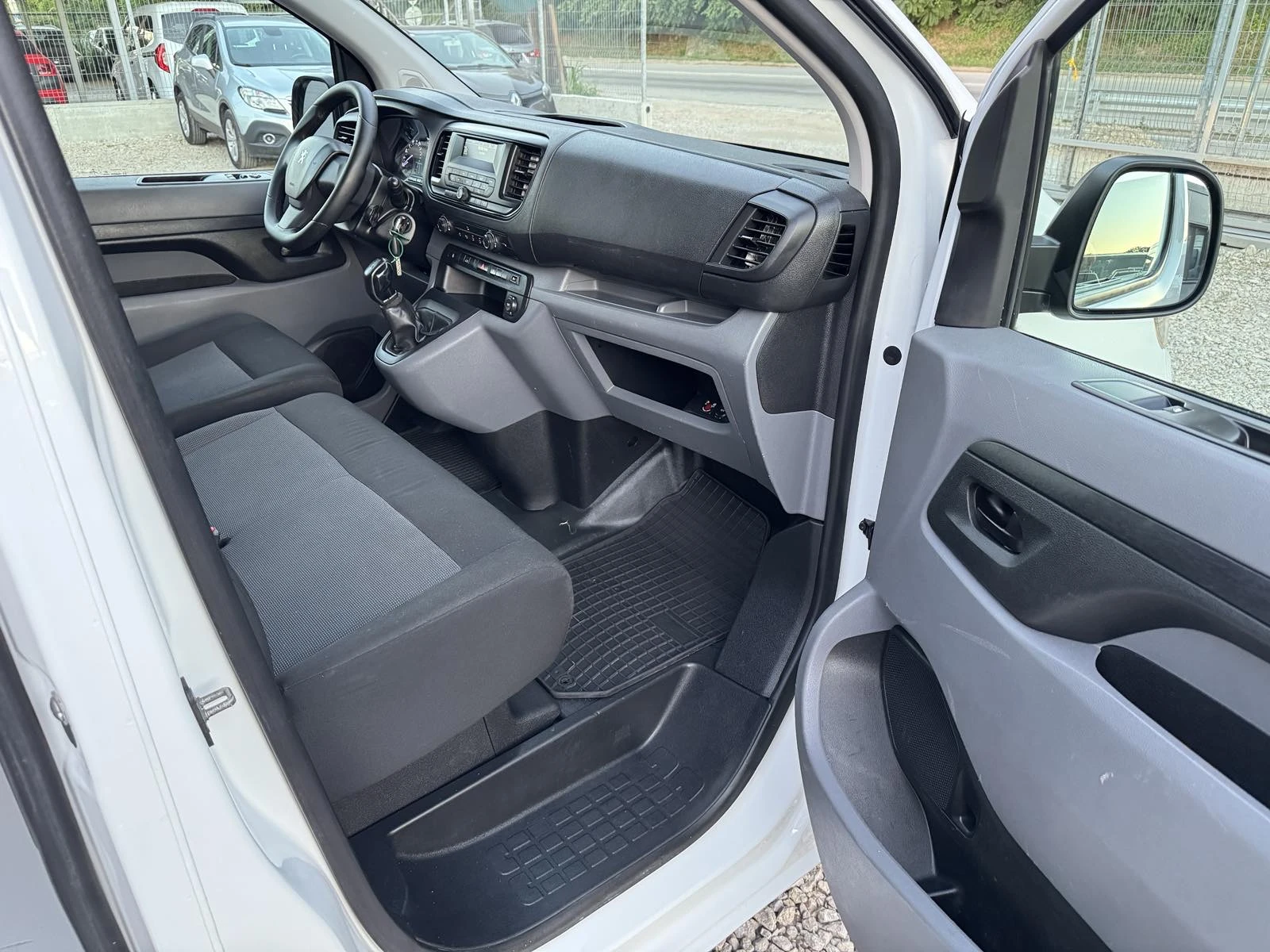 Peugeot Expert 1.6HDI* KLIMA* EVRO6, снимка 14 - Бусове и автобуси - 54940495