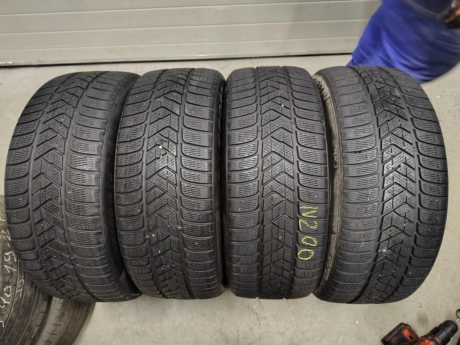 Гуми Зимни 235/50R19
