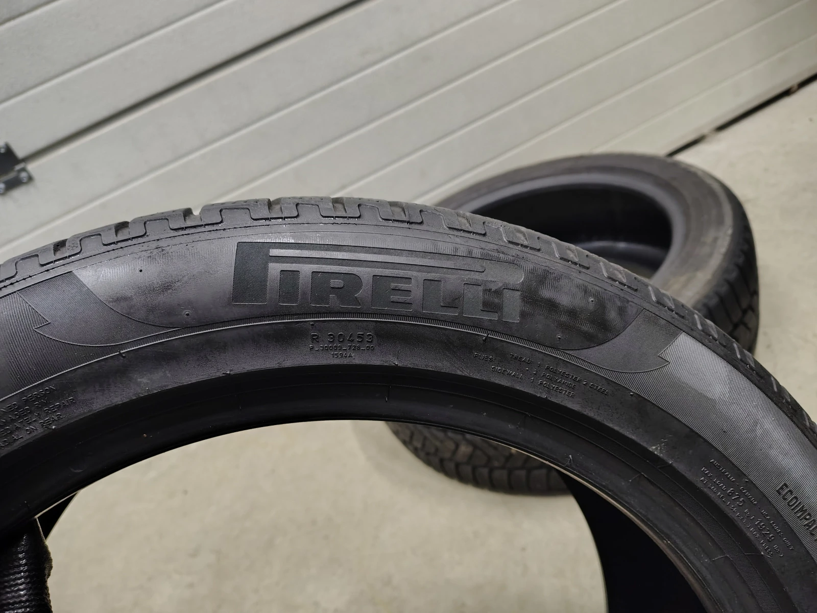 Гуми Зимни 235/50R19, снимка 3 - Гуми и джанти - 55835265