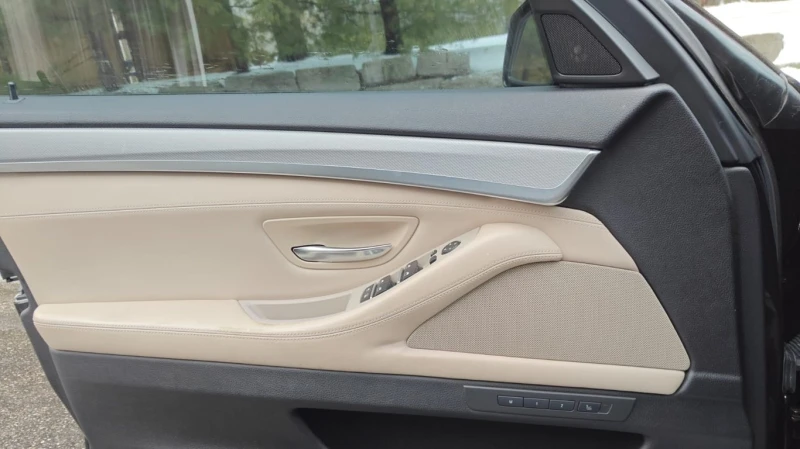 BMW 550 * 550i xDrive * CARFAX * БЕЗ ПЪРВОНАЧАЛНА ВНОСКА, снимка 12 - Автомобили и джипове - 53026346